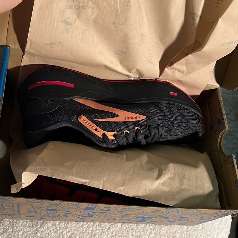 Brooks Ghost Max. Womens size 7. NWT